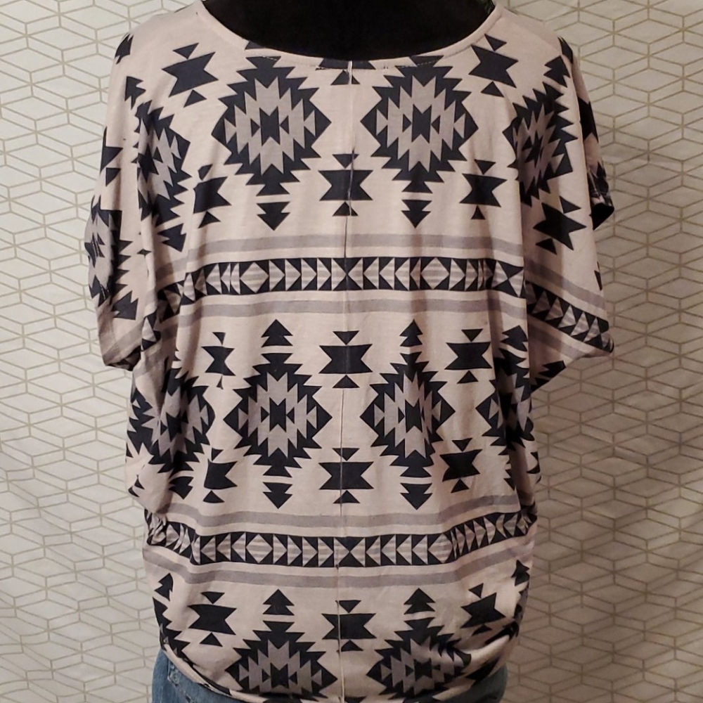 Aztec print top - Picture 2 of 3